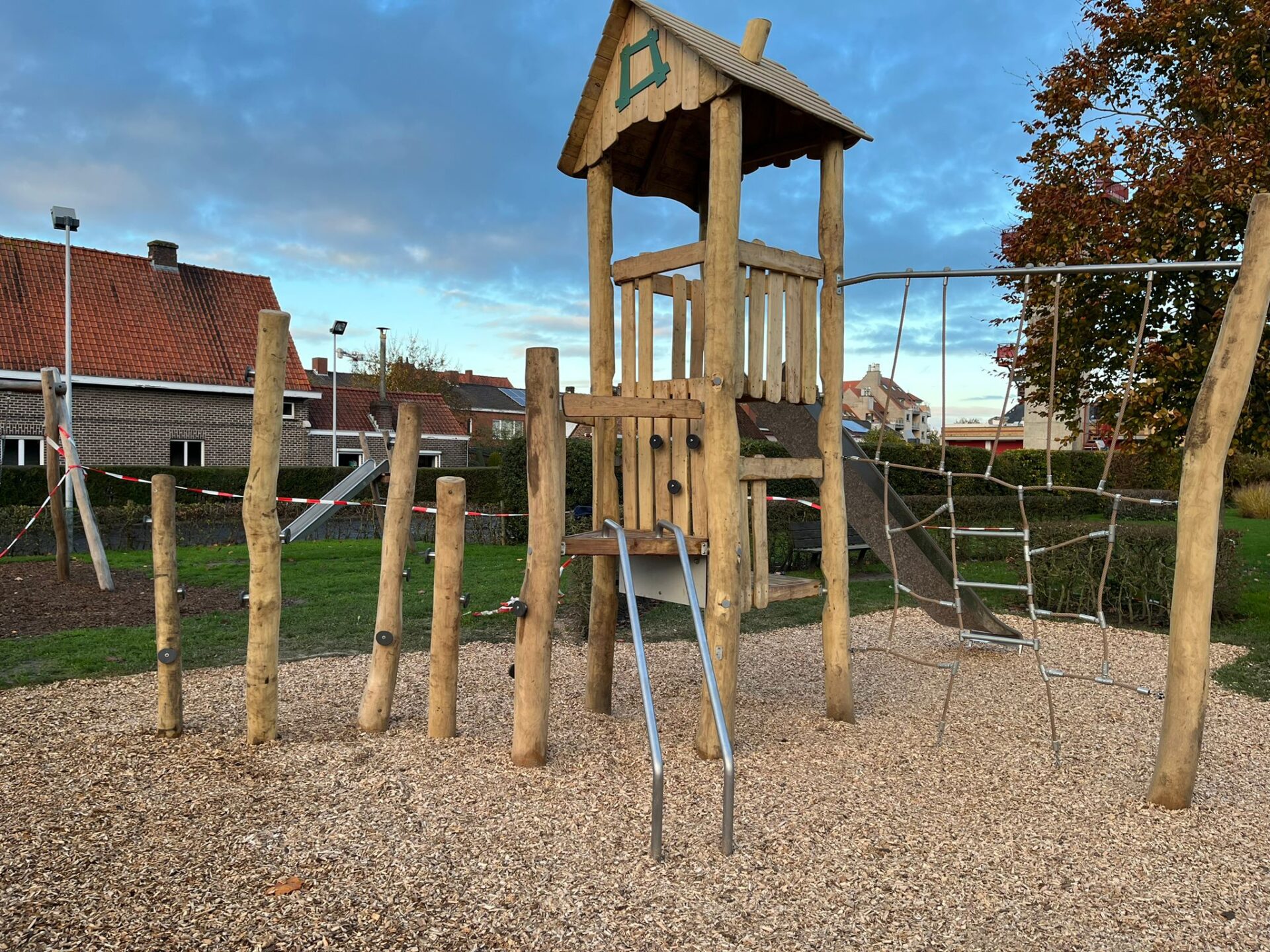 Robinia speeltoren met klimparcours