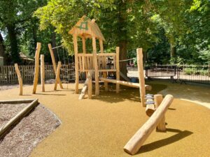 Robinia speeltoren met klimparcours XL realisatie