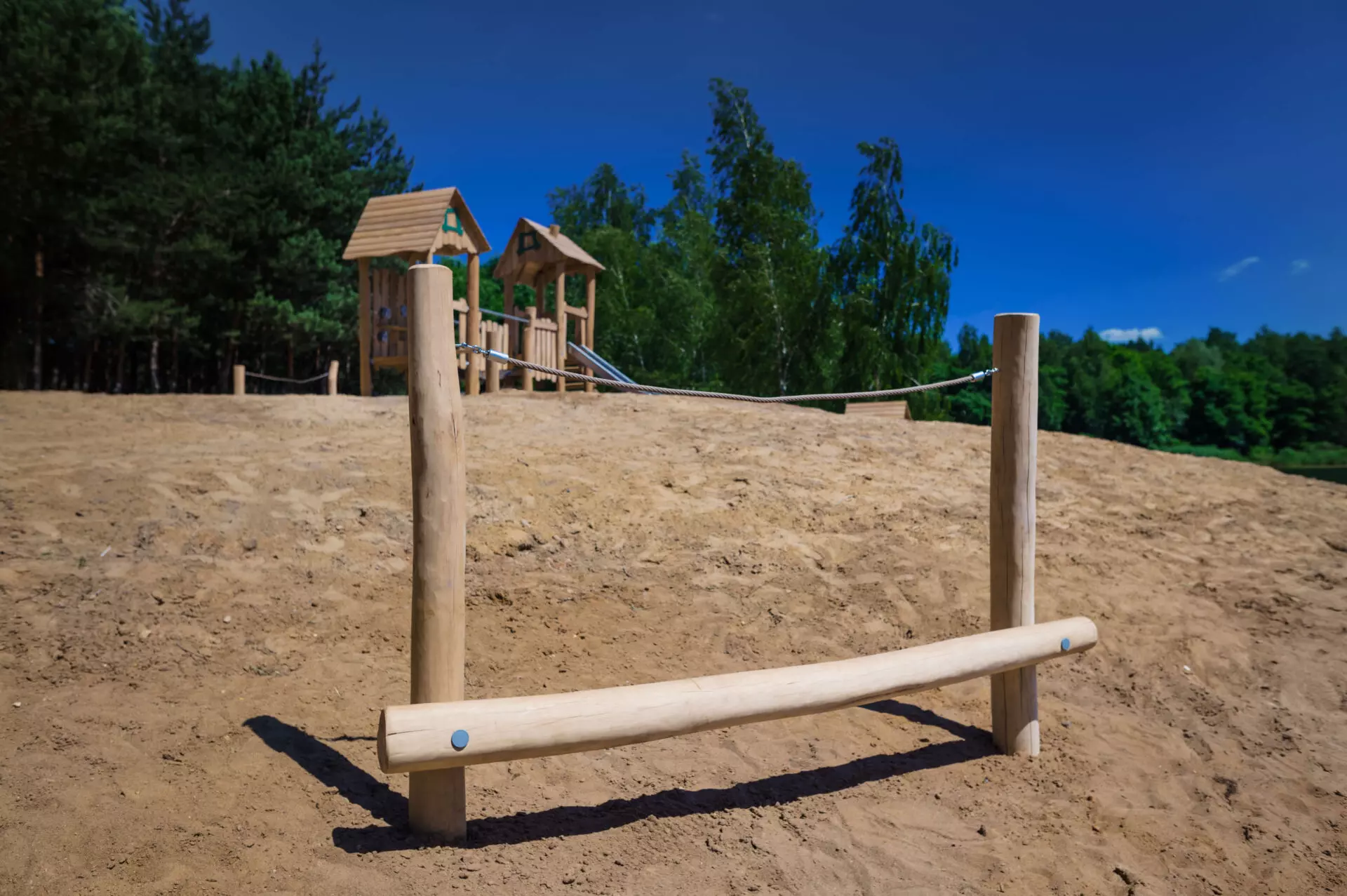 Robinia evenwichtsbalk met touw - Afbeelding 2