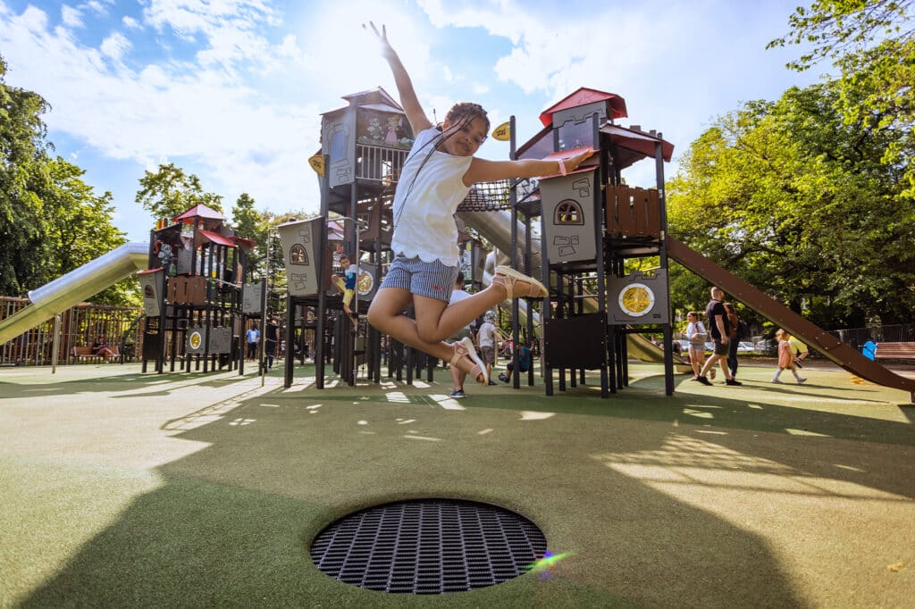 Castillo met trampoline