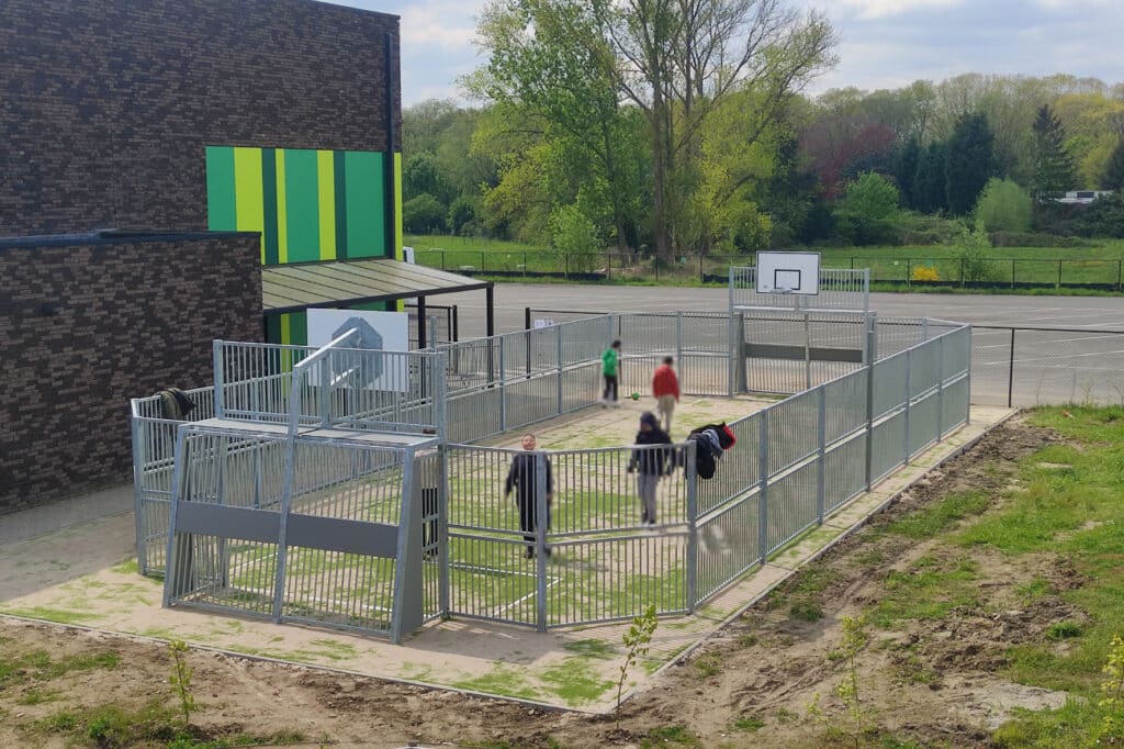 Multisport met spelende kinderen