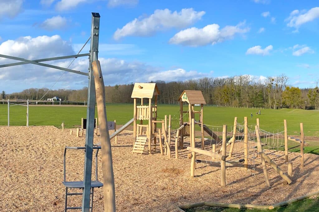 Realisatie met Robinia kabelbaan speeltorencombinatie en parcours