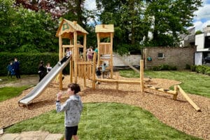 VPRB1217 Robinia speeltorencombinatie op school