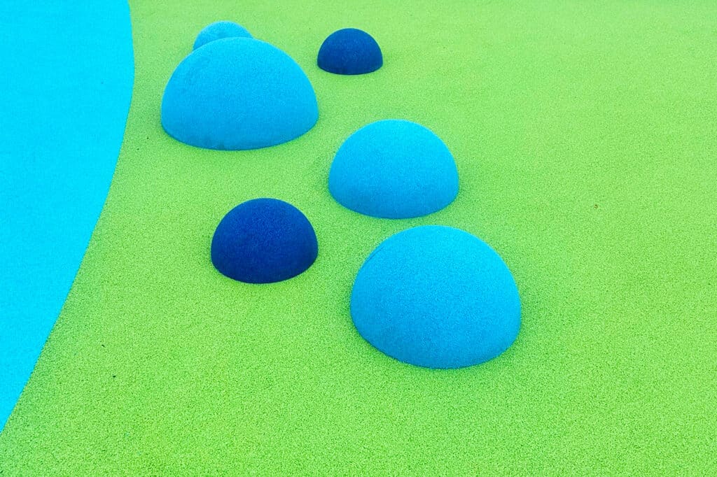 Halve bollen in gegoten rubbervloer