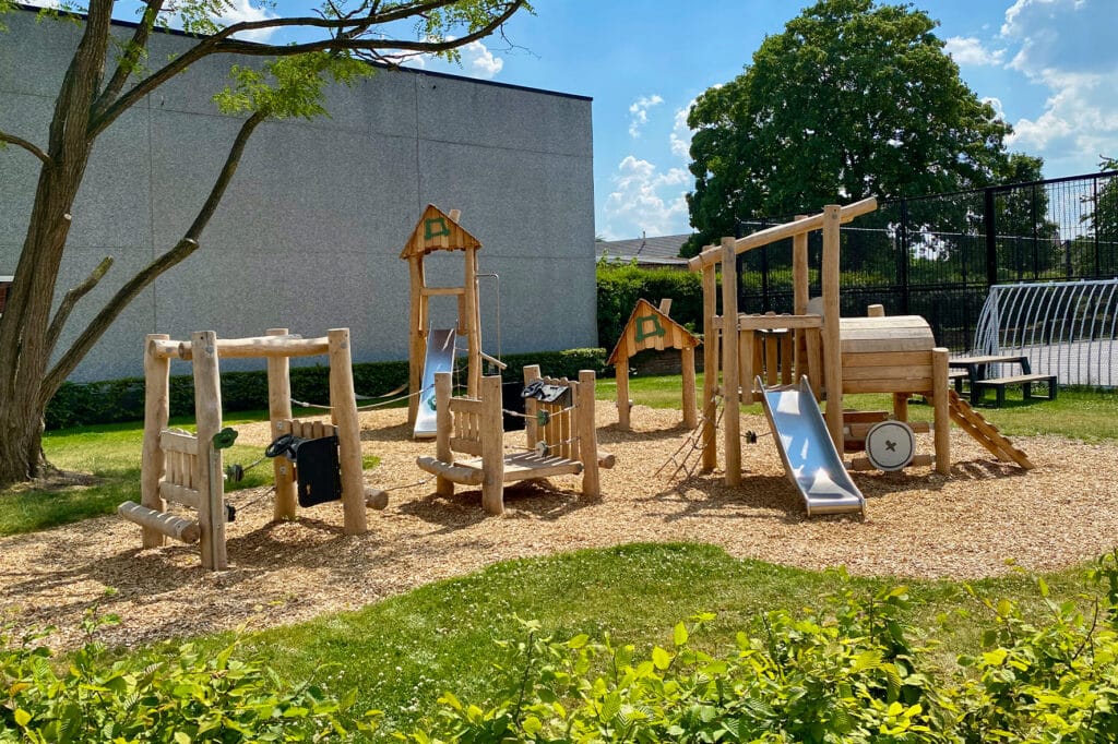 Robinia speeltoestellen met houtsnippers