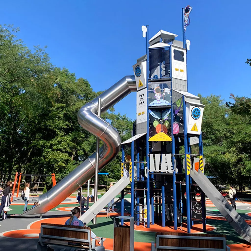 Space giga speeltoren