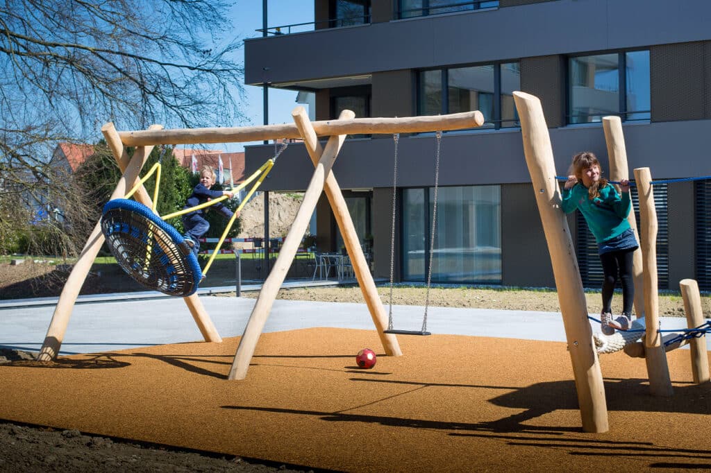 Uitvoering met EPDM Mulch bruin